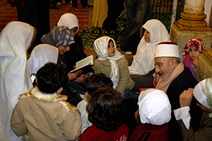Fedeli musulmani in moschea