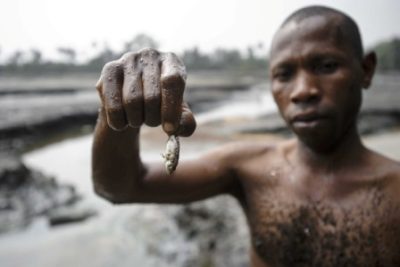 Disastro ambientale / Maxirisarcimento ai pescatori del Delta del Niger