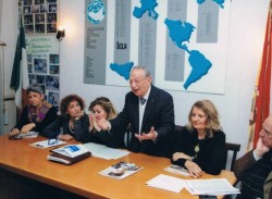 Il presidente di Sicilia Mondo, avv. Domenico Azzia  durante un incontro nella sede dell'associazione