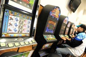 Slot machine / Lo Stato (affamato) prende tempo, ma occorre spiegare che il “gioco” è sempre contro il giocatore