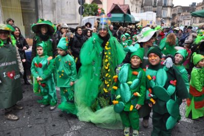 Il Carnevale di Acireale / Scuole in maschera per scacciare le avversità e dare spazio alla speranza