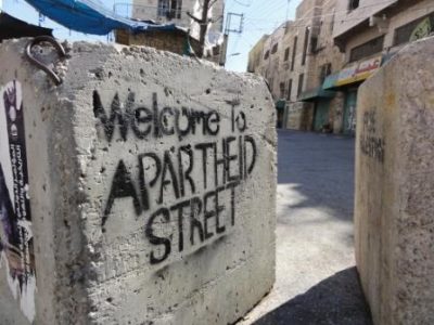 Città dell’apartheid / La vita a Hebron: palestinesi “armati” di telecamere