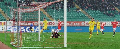 Calcio / Terzo pareggio esterno del Catania: 1-1 contro il Bari