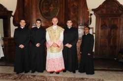 Il vescovo mons. Raspanti e i 4 seminaristi ammessi agli ordini sacri