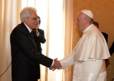 Vaticano / Il primo incontro tra il Presidente Mattarella e Papa Francesco all’insegna di simpatia, sobrietà e sintonia