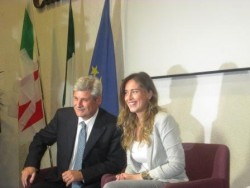 Il ministro Boschi con l'on. Burtone, organizzatore dell'incontro