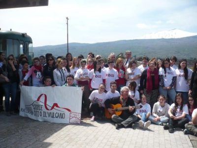 Rilanciare la lettura / La “Littorina della cultura” in viaggio intorno all’Etna per “Storie sotto il vulcano”