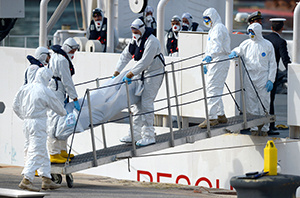 Naufragio / Dinanzi alla tragedia del mare: liberiamoci dalla lordura dello sterco del diavolo