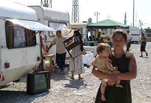 Rom e Sinti in Italia / Soltanto uno su cinque vive nei campi nomadi. Discriminati i minori