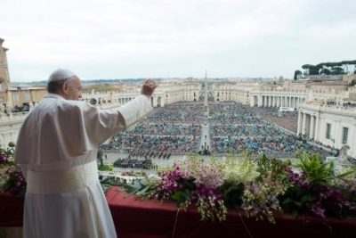 Benedizione Urbi et orbi / Papa Francesco: “Avere il coraggio umile del perdono e della pace”