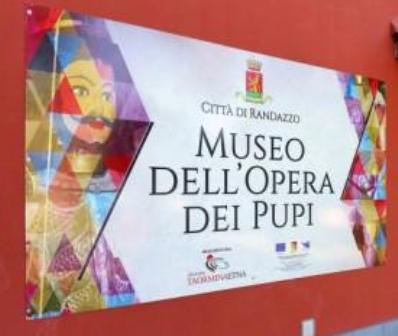 Randazzo / Inaugurata la nuova sede del Museo dell’opera dei pupi siciliani, presentato lo spettacolo “Scontro tra Perseo e Medusa”