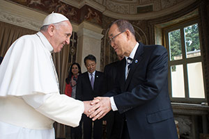 Ban Ki-Moon con il Papa / L’Onu tende la mano ai leader religiosi: “Trasformate il mondo”