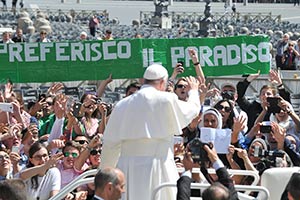 La domenica del Papa / L’ascensione e la Chiesa in uscita: un forte invito all’unità fra di noi e la carità verso tutti