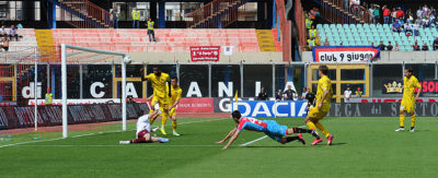 Calcio / Catania bloccato al 95′ da un rigore inesistente. Pareggio al “Massimino” contro il Livorno