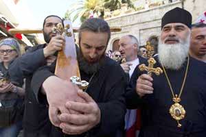 La Pasqua dei cristiani / Celebrarla insieme è una necessità. L’invito del Papa è una grande spinta