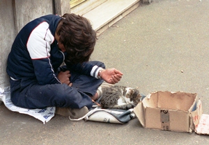 Accattonaggio forzato / Oltre 4 milioni le vittime. Don Zappolini:” La società sembra combattere più i poveri che la povertà”