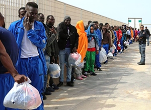Ignobili manovre sui migranti / Indebolisce l’Italia la chiusura del Nord a profughi e rifugiati. Il mondo cattolico conferma l’accoglienza