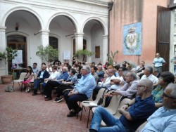 Il pubblico nel chiostro