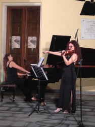 Gaia Di Mauro al pianoforte ed Erika Ragazzi al violino