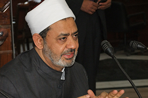 Intervista / Grand Imam di Al-Azhar: “Se ora il Vaticano facesse un passo,  noi ne faremmo dieci di passi”