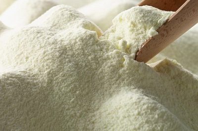L’allarme della Coldiretti / Latte in polvere, ne basta un chilo per 10 litri di latte, 15 mozzarelle e 64 vasetti di yogurt. Centinaia di formaggi a rischio estinzione