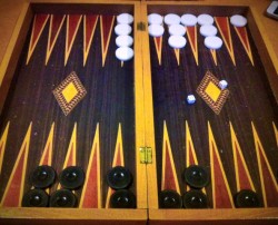 Il Tavli, gioco simile al backgammon 