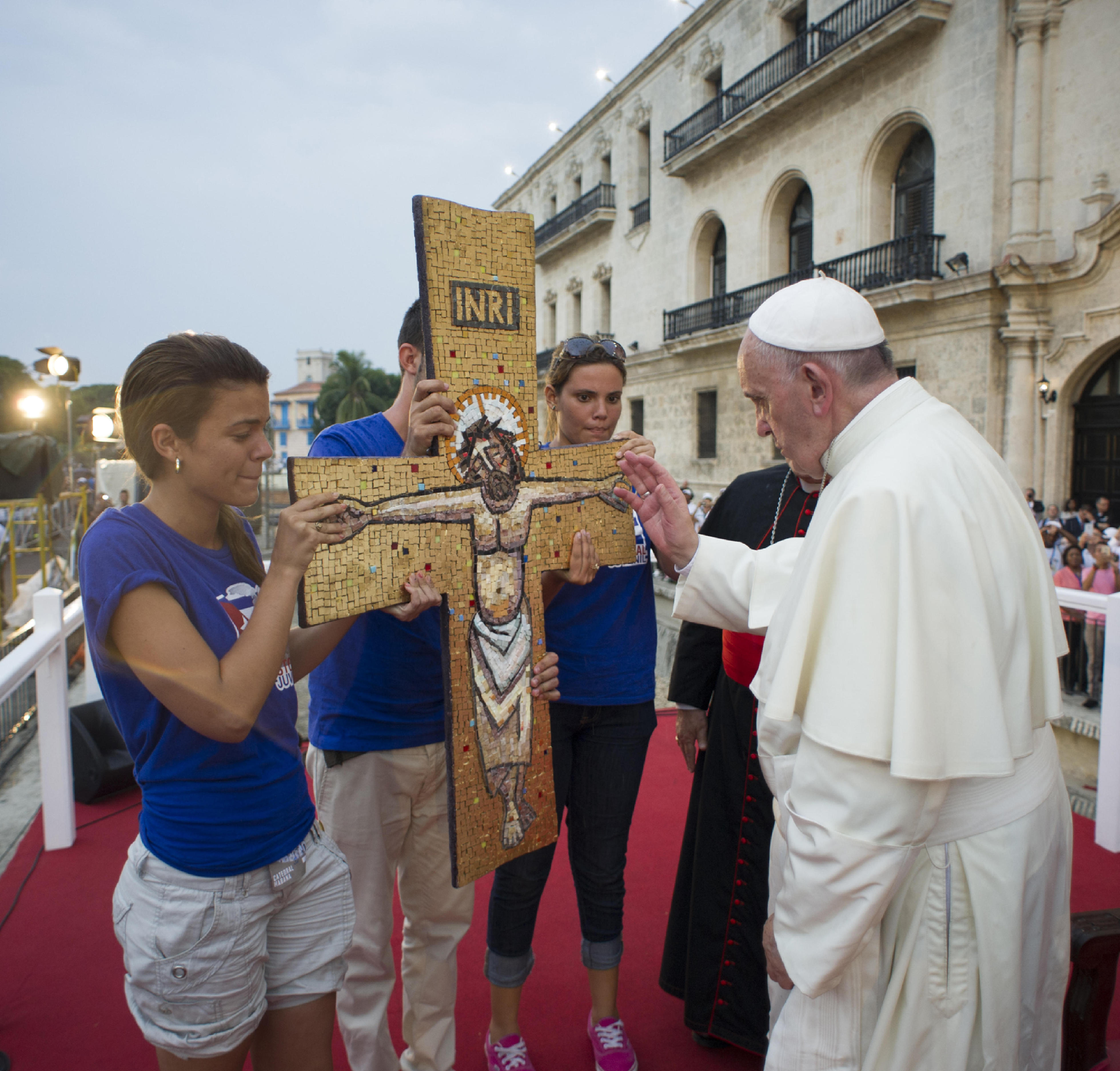 Chi Non Vive Per Servire Non Serve Per Vivere La domenica del Papa / L'invito di Francesco alla vera grandezza