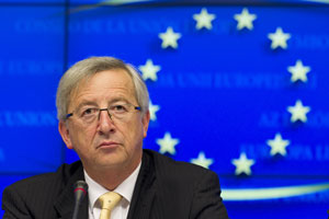L’Europa e i rifugiati 1 / Juncker si smarca e chiede solidarietà: “Sia Europa dei volontari che tendono le loro mani”