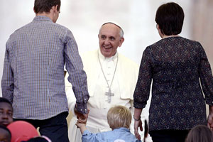 Verso il Sinodo sulla famiglia / Il 3 ottobre in piazza San Pietro Francesco ascolterà tre coppie “imperfette”