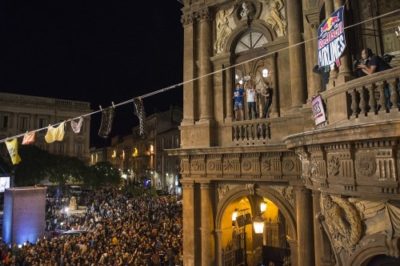 Slackline /Le straordinarie acrobazie di Mickey Wilson: “passeggiando” su una corda  vince il terzo “Red Bull Airlines”