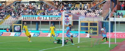 Calcio / Vittoria sofferta del Catania. Emozioni al “Massimino”