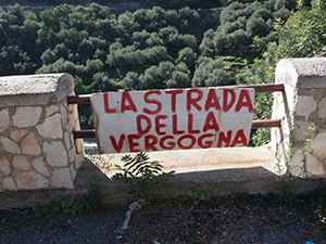 Sei anni dopo l’alluvione / A Scaletta Zanclea ogni allerta meteo è un colpo al cuore. Tra le sue strade si respira un senso di abbandono