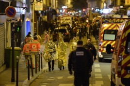 Ai bordi della cronaca / Quel silenzio notturno. Il massacro dei civili a Parigi: non solo parole e immagini