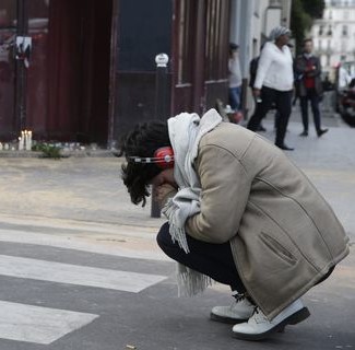 Quotidiano / Restare umani, nonostante ciò. È in corso una guerra ibrida sotto i nostri occhi…