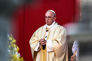 La domenica del Papa / La santità è controcorrente. L’annuncio: “Ho in animo di aprire la Porta Santa” in Centrafrica