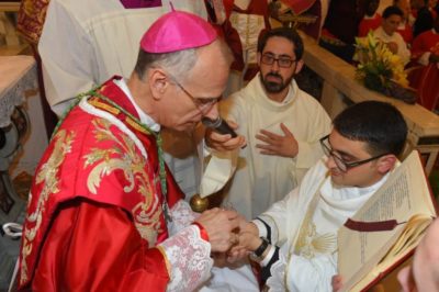 Diocesi /  Orazio Tornabene ordinato sacerdote dal vescovo Raspanti, in festa la comunità di Aci San Filippo