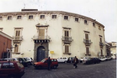 Dimore acesi 5 / Palazzo Musmeci, gioiello dell’architettura barocca, nel 1806 ospitò Ferdinando IV re delle Due Sicilie