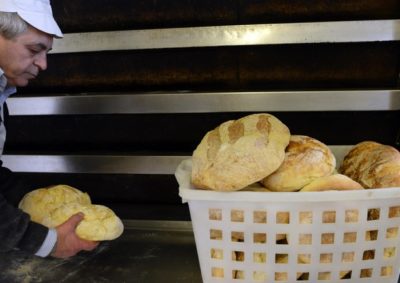 Iniziativa per il Giubileo / Dai fornai romani il “pane sospeso” ai pellegrini poveri. I promotori: “Un piccolo gesto per un grande evento”