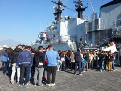 “Maestrale” a Catania / L’affascinante vita di bordo della gloriosa fregata che va in “pensione”