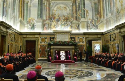 Il discorso / Papa Francesco offre alla Curia Romana un “catalogo di virtù” per andare oltre gli scandali