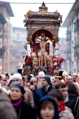 Acireale / Venerdì 1 gennaio in  distribuzione nella Basilica la brochure sulla prossima festa di San Sebastiano