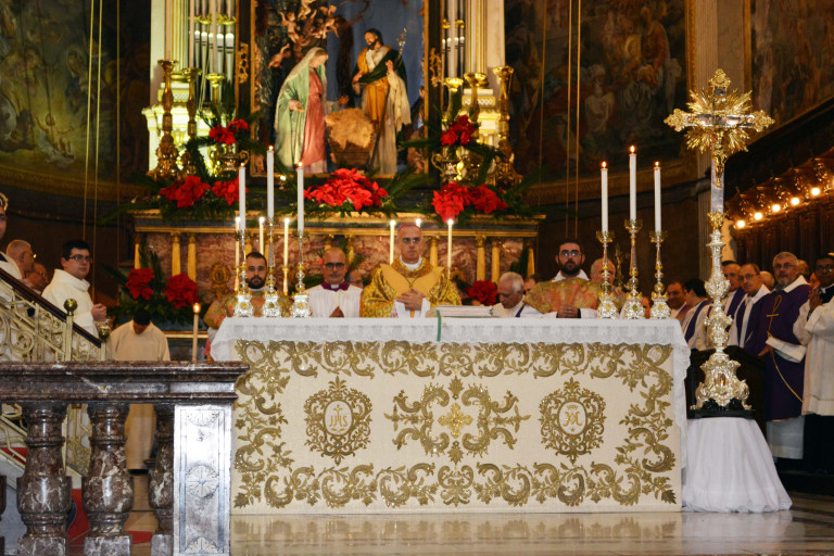 Giubileo in diocesi 1 / “Mai come oggi l’uomo ha bisogno di misericordia”. Così il vescovo Raspanti dopo l’apertura della Porta Santa della Cattedrale