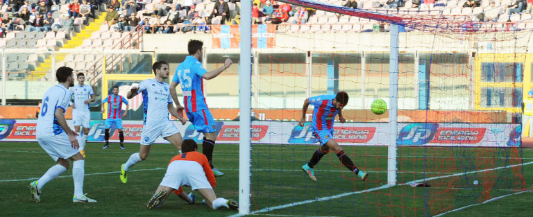 Calcio / Il Catania torna alla vittoria contro il Matera