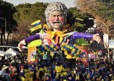Carnevali d’Italia / A Civita Castellana con  il “Carnevale Civitonico” divertimento assicurato con tremila figuranti e 26 carri allegorici in cartapesta