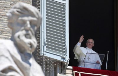 La domenica del Papa / Francesco: essere “ritenuti sinceri senza ricorrere a interventi superiori per essere creduti”