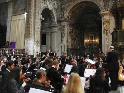 Acireale / In cattedrale concerto dell’orchestra della “Saint Anthony’s High school” di New York: musica che parla al cuore e incanta i sensi
