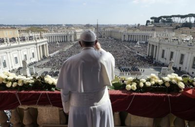 La Domenica del Papa / Messaggio di Pasqua. Ripartire con più coraggio e speranza per costruire una cultura dell’incontro e dell’accoglienza