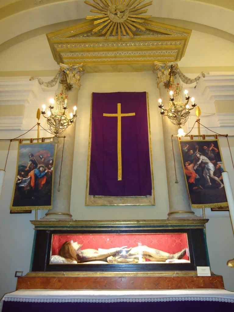Acireale / Nella basilica dei Santi Apostoli Pietro e Paolo fino al 13 marzo mostra sulla processione del Cristo morto