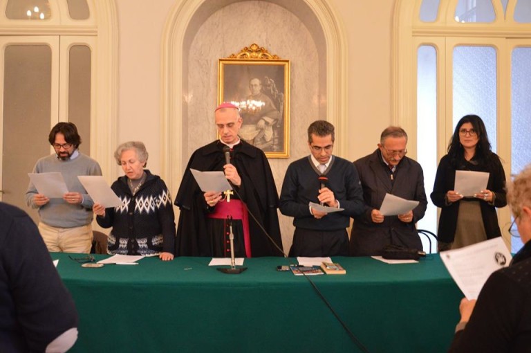 Acireale / Vescovo e laici in dialogo a cuore aperto. Proficuo incontro organizzato in Seminario dalla Consulta diocesana