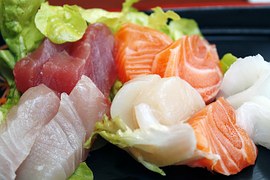 Sanità / Nel sushi e sashimi, attenzione alle insidie dell’Anisakis. L’Istituto Zooprofilattico: ” Nel pesce crudo ci possono essere parassiti”